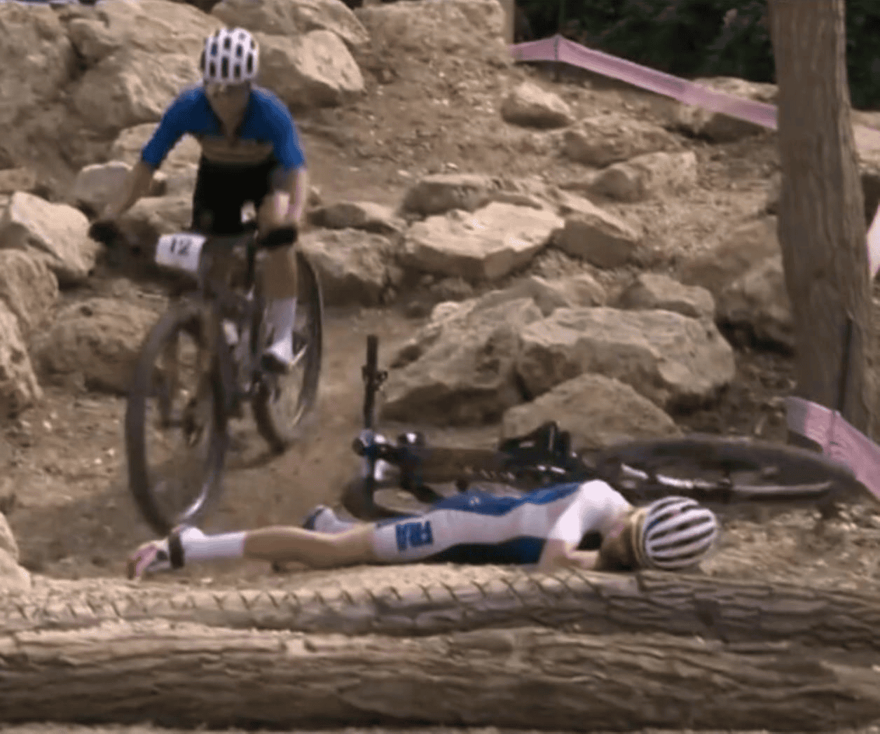 Ciclista francesa queda inconsciente tras sufrir accidente