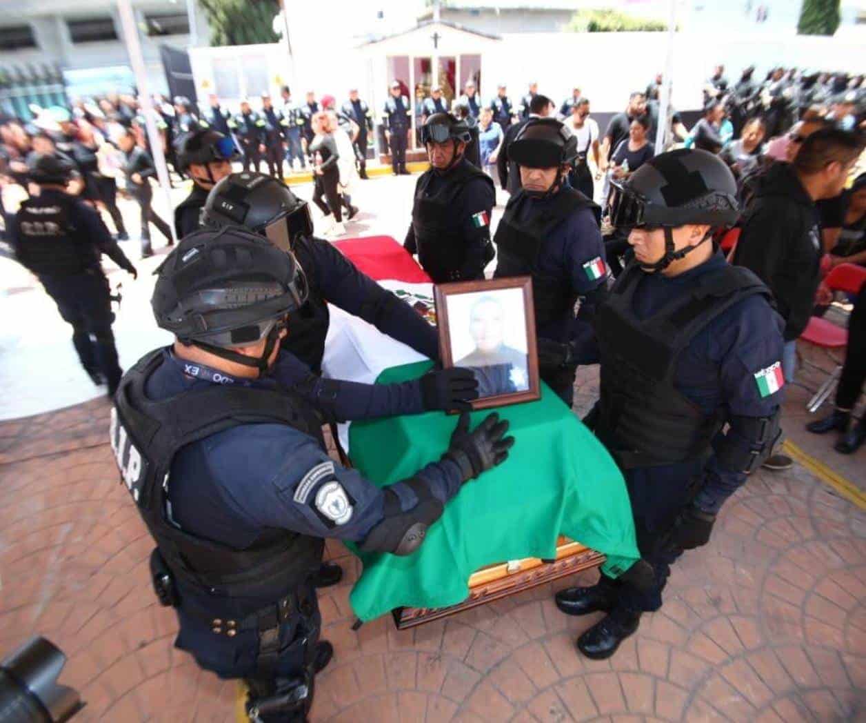 Homenajean en Chimalhuacán a policía asesinado