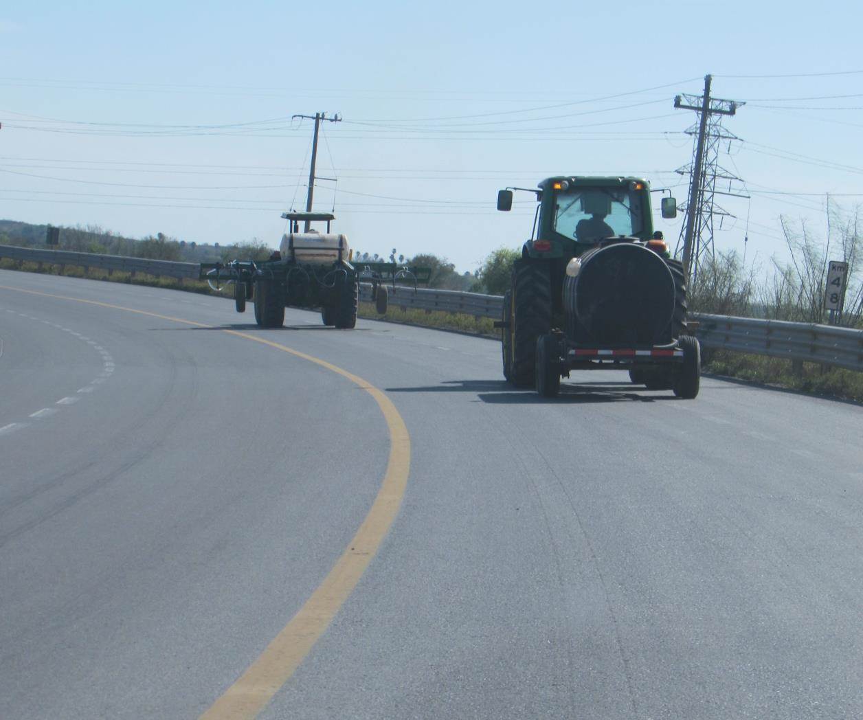 Alertan por el aumento de tránsito en carreteras Alertan por el aumento de tránsito en carreteras