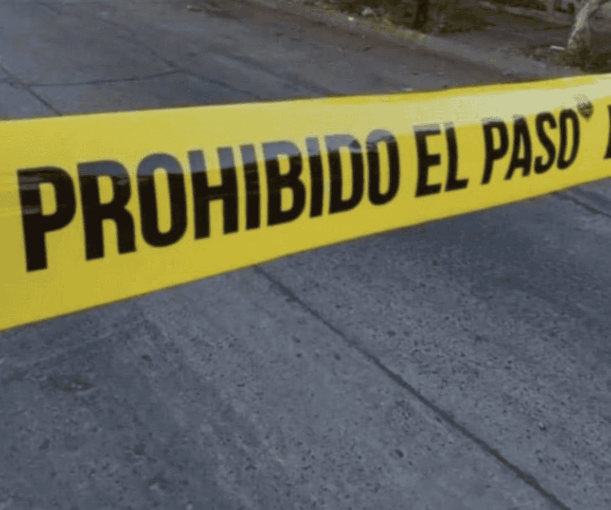 Hallan dos cadáveres en vehículo abandonado en Monterrey