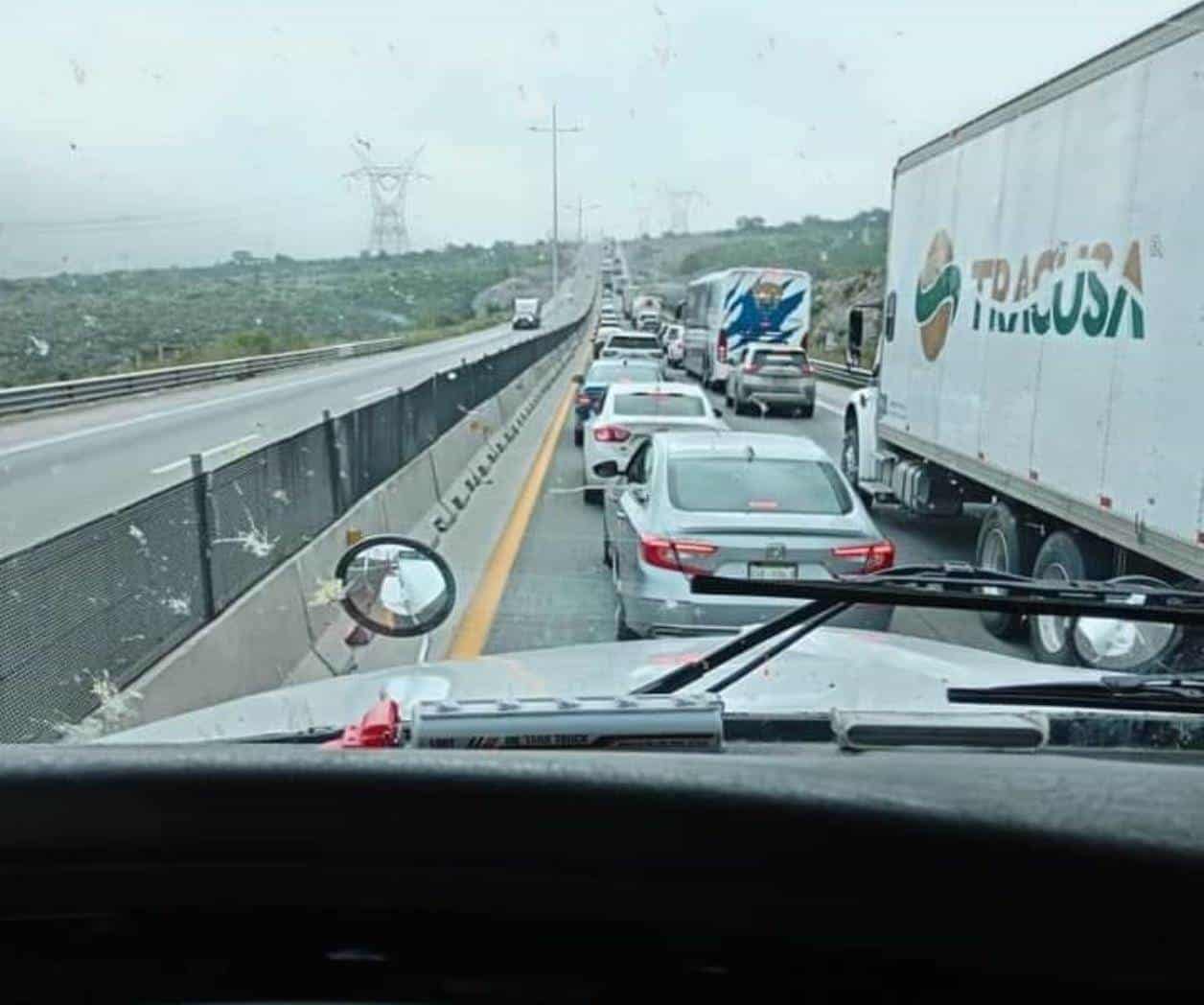 Protestan transportistas tamaulipecos contra malos tratos en Nuevo León