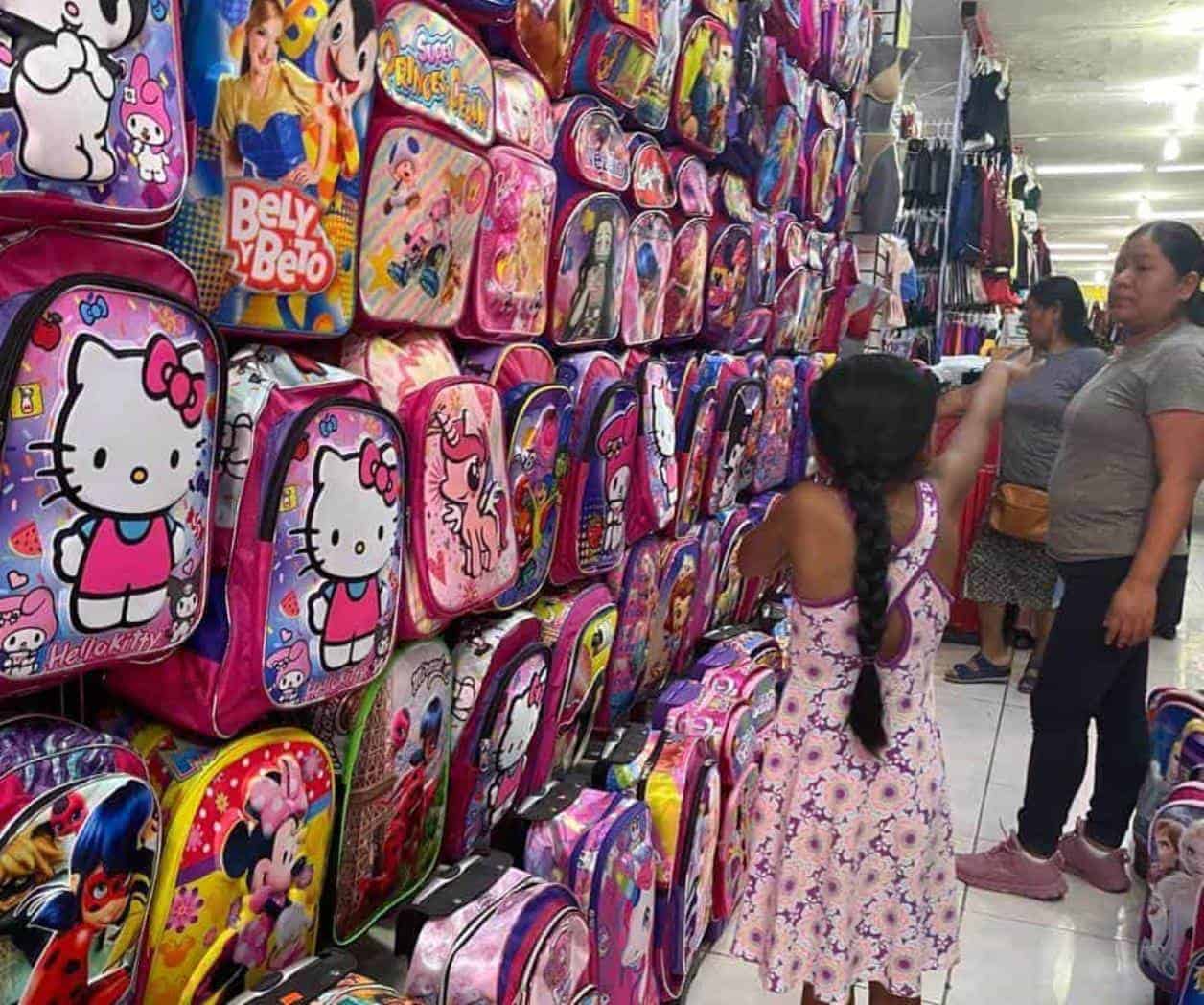 Repuntan ventas de mochilas escolares en Reynosa