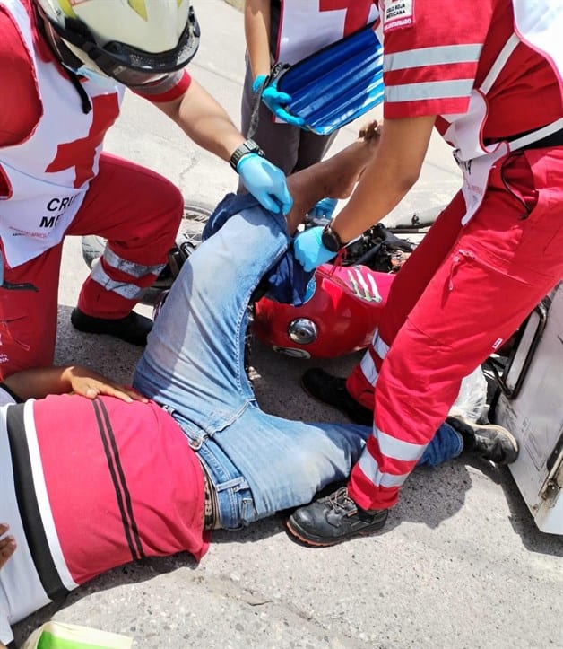 Choque entre motocicleta y camioneta deja un lesionado en Madero