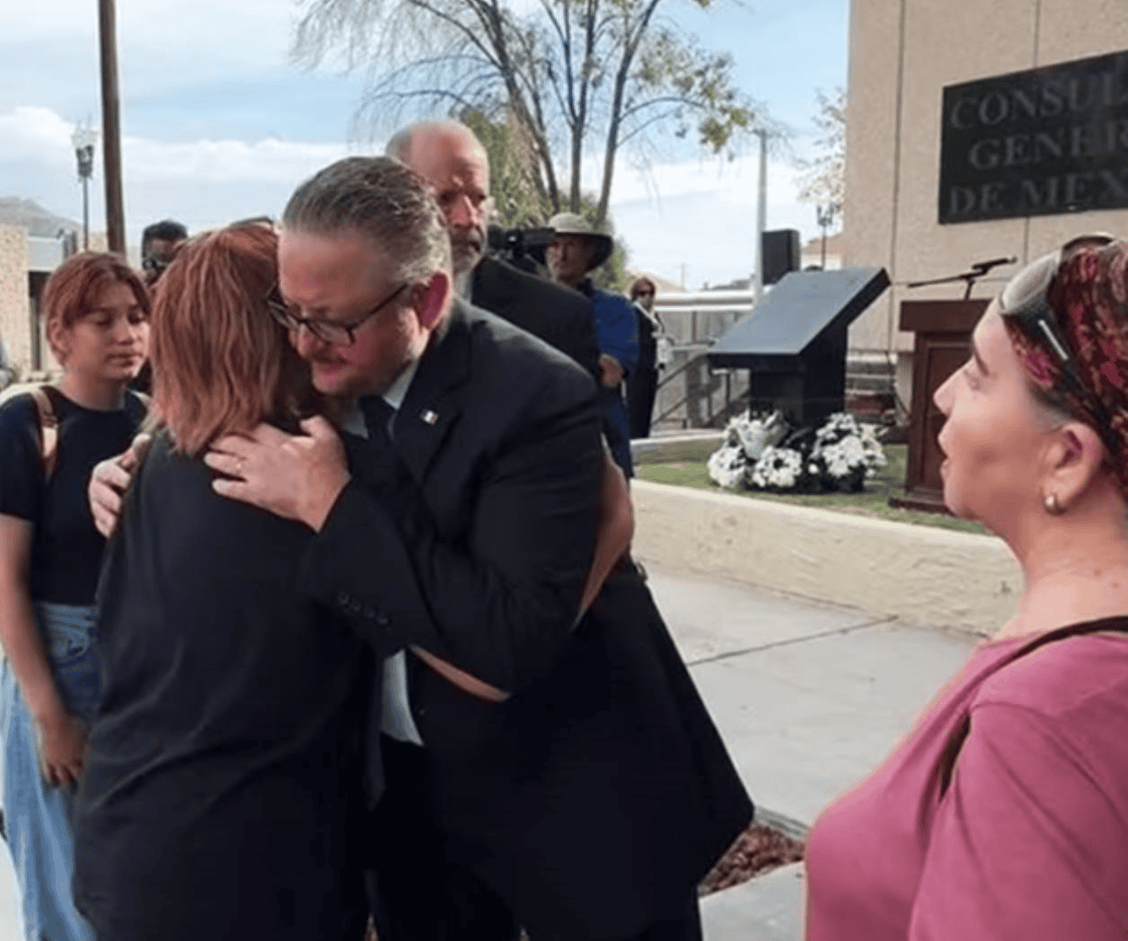 Consulado de México honra a víctimas del tiroteo de 2019 en El Paso