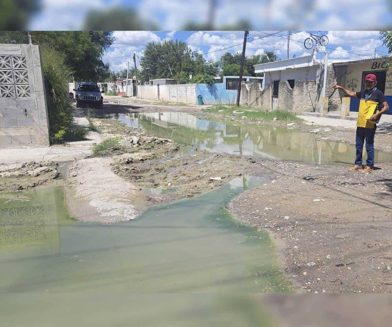 Vecinos piden solucionar problemática de aguas negras en la Aquiles Serdán