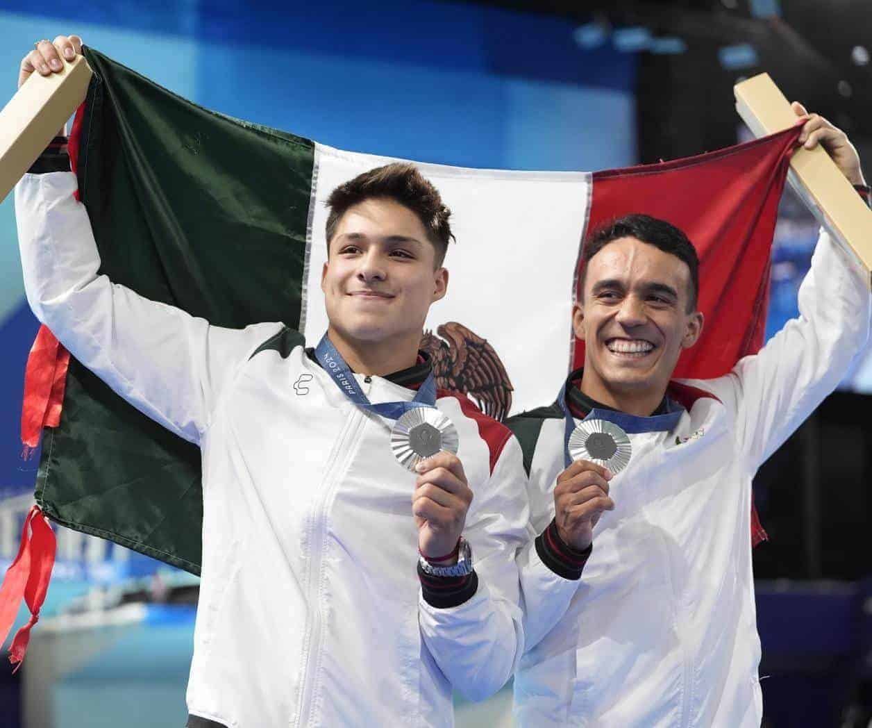 Osmar Olvera y Juan Celaya logran medalla de plata para México en clavados