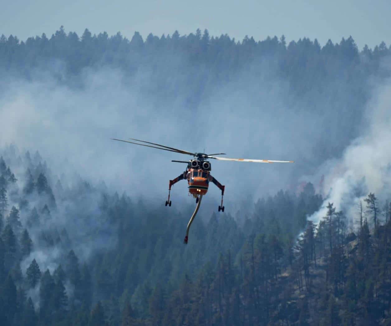 Quema docenas de casas fuego forestal