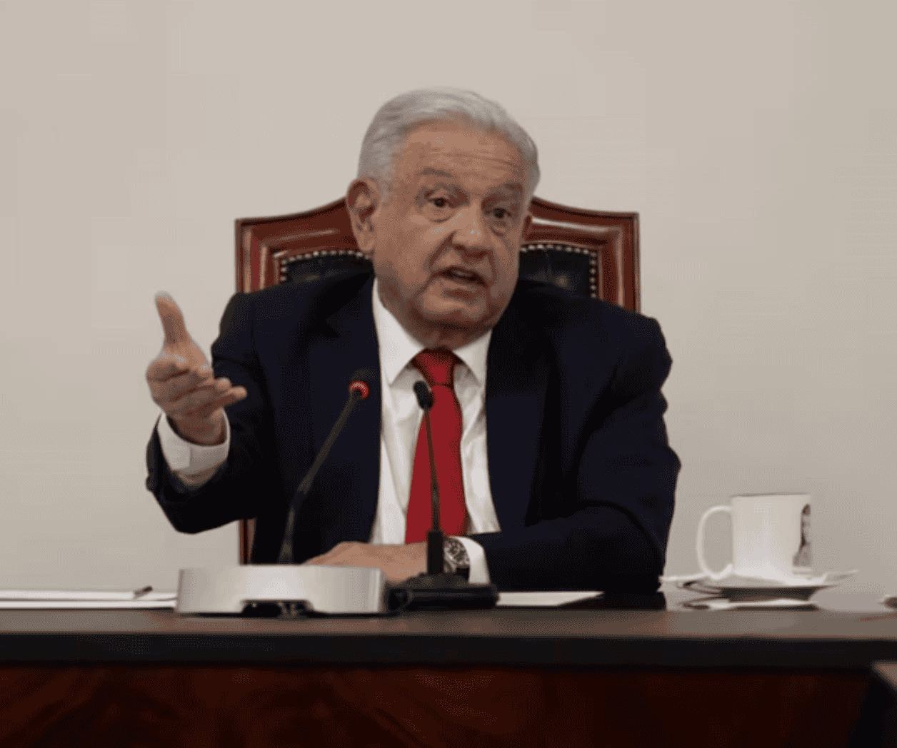 Reclusos que tengan información sobre Ayotzinapa hablen: AMLO