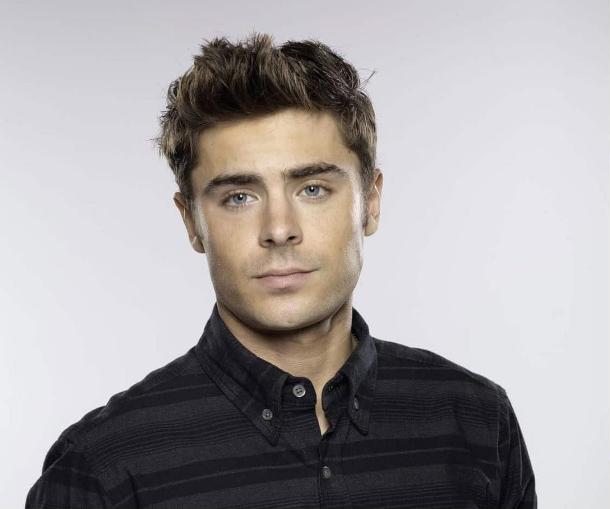 Zac Efron hospitalizado tras ser hallado en una piscina