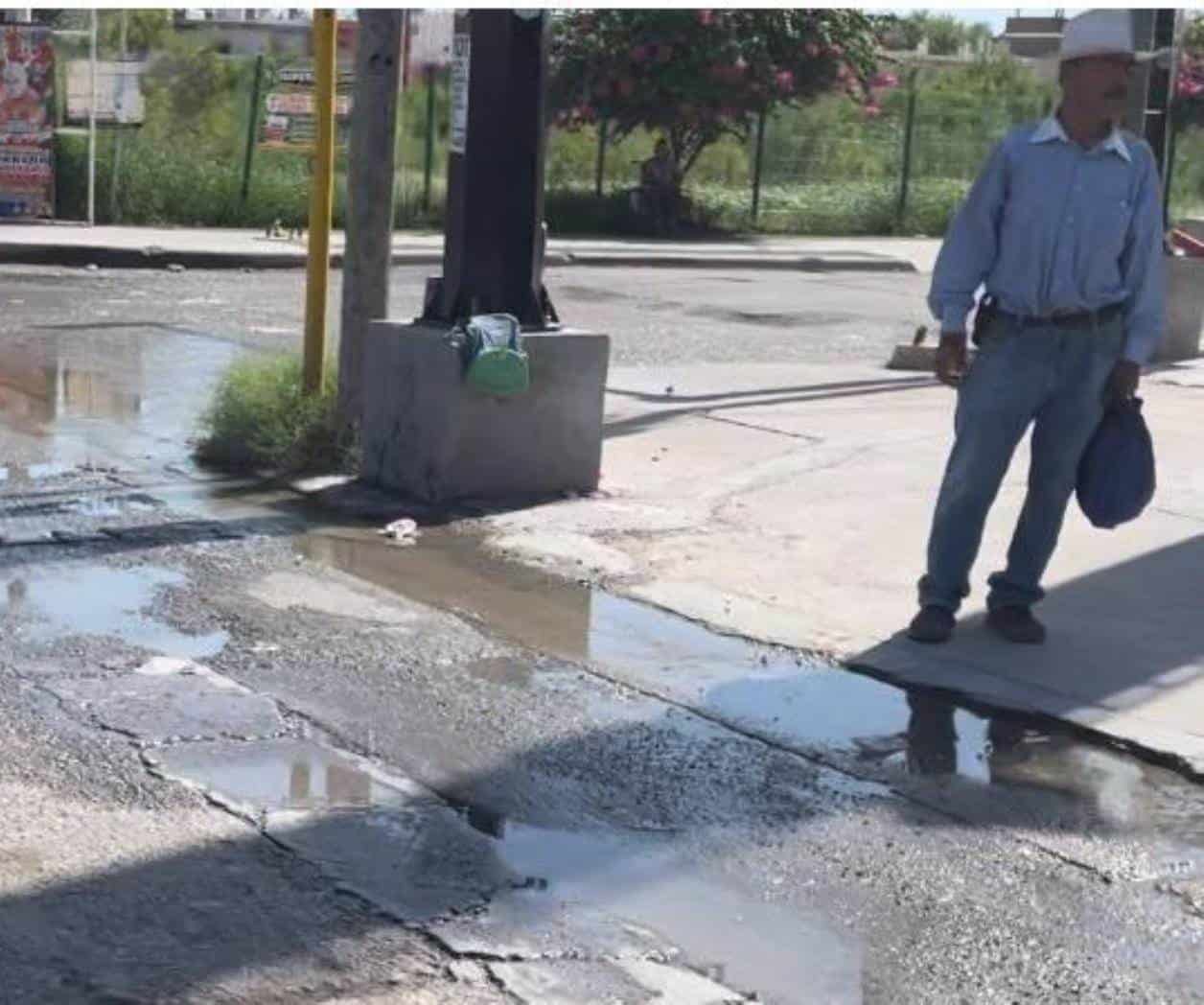 Reportan vecinos múltiples fugas de aguas residuales en Reynosa