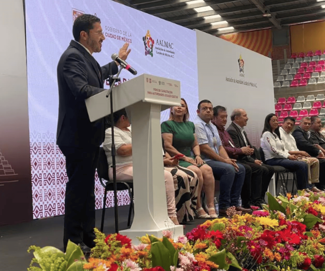 Batres pide aprobar iniciativa para frenar aumento de rentas Batres pide aprobar iniciativa para frenar aumento de rentas