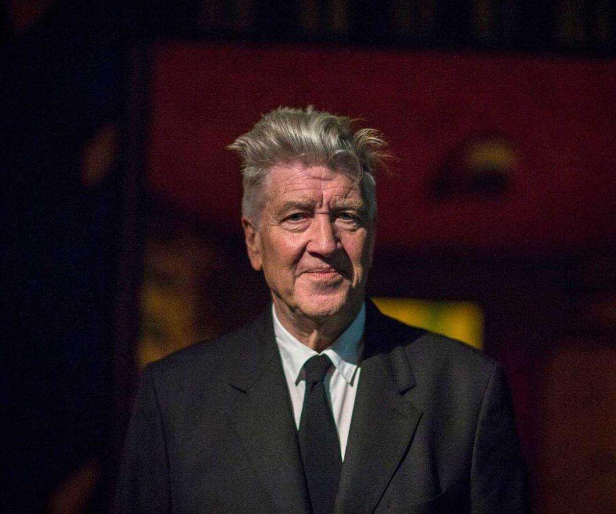 ‘Retira’ enfisema a David Lynch