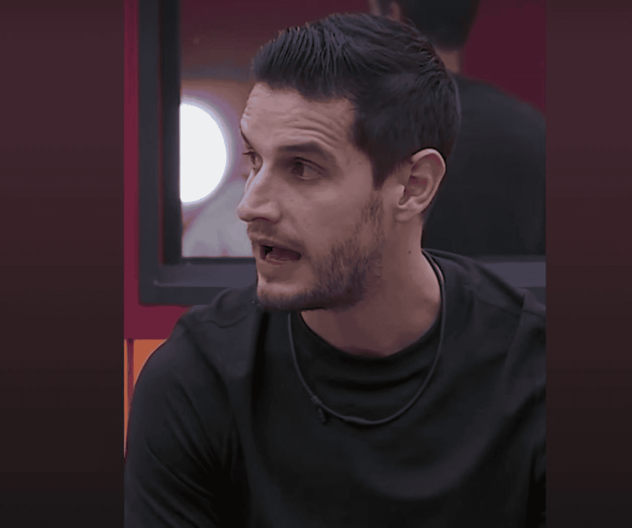 Críticas y controversias en torno a Adrián Marcelo Críticas y controversias en torno a Adrián Marcelo