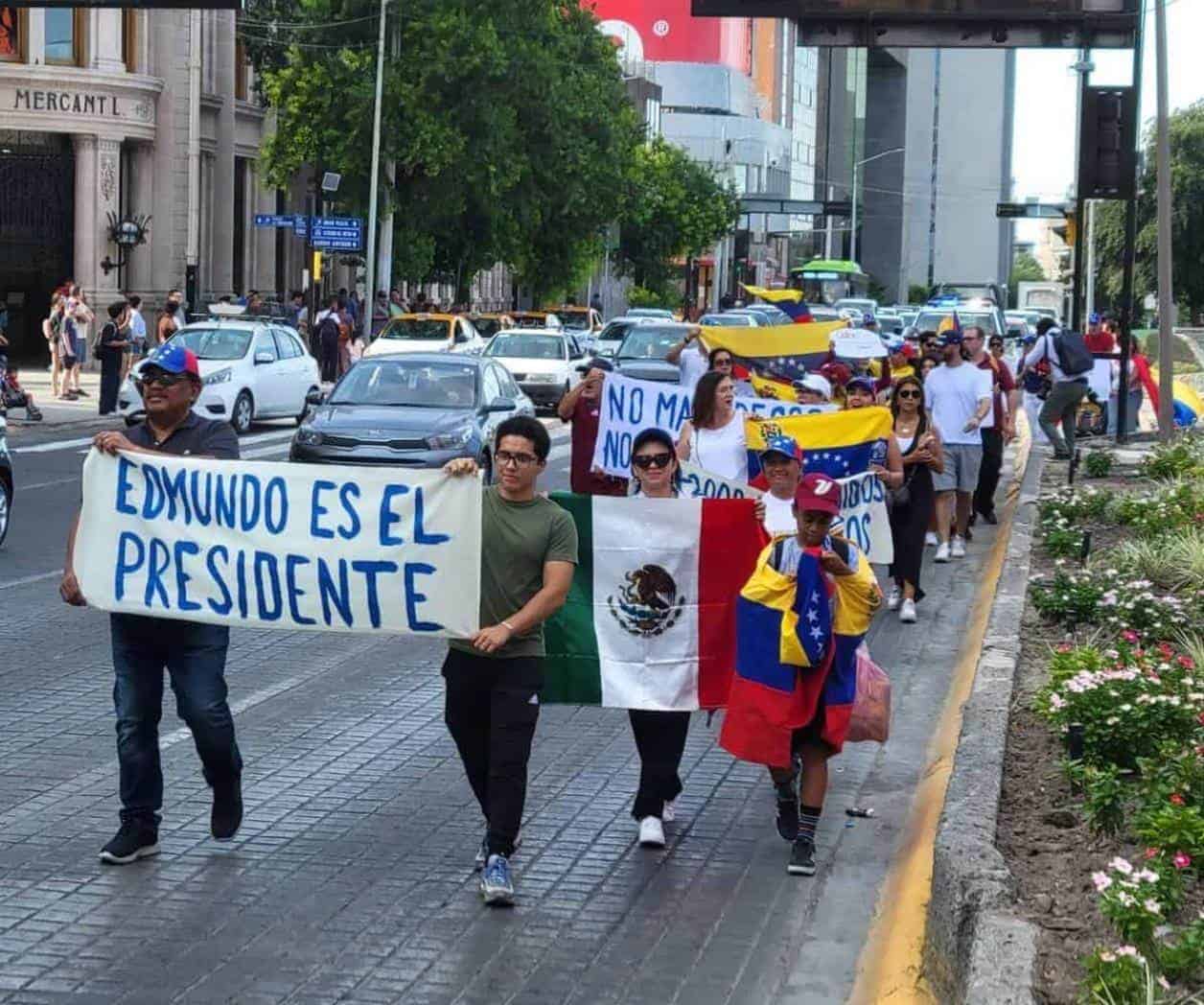 Marchan venezolanos en el Centro de la Ciudad