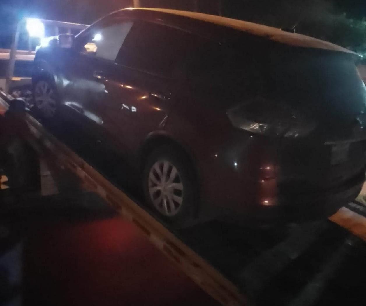 Carrera termina contra un arbol Carrera termina contra un arbol