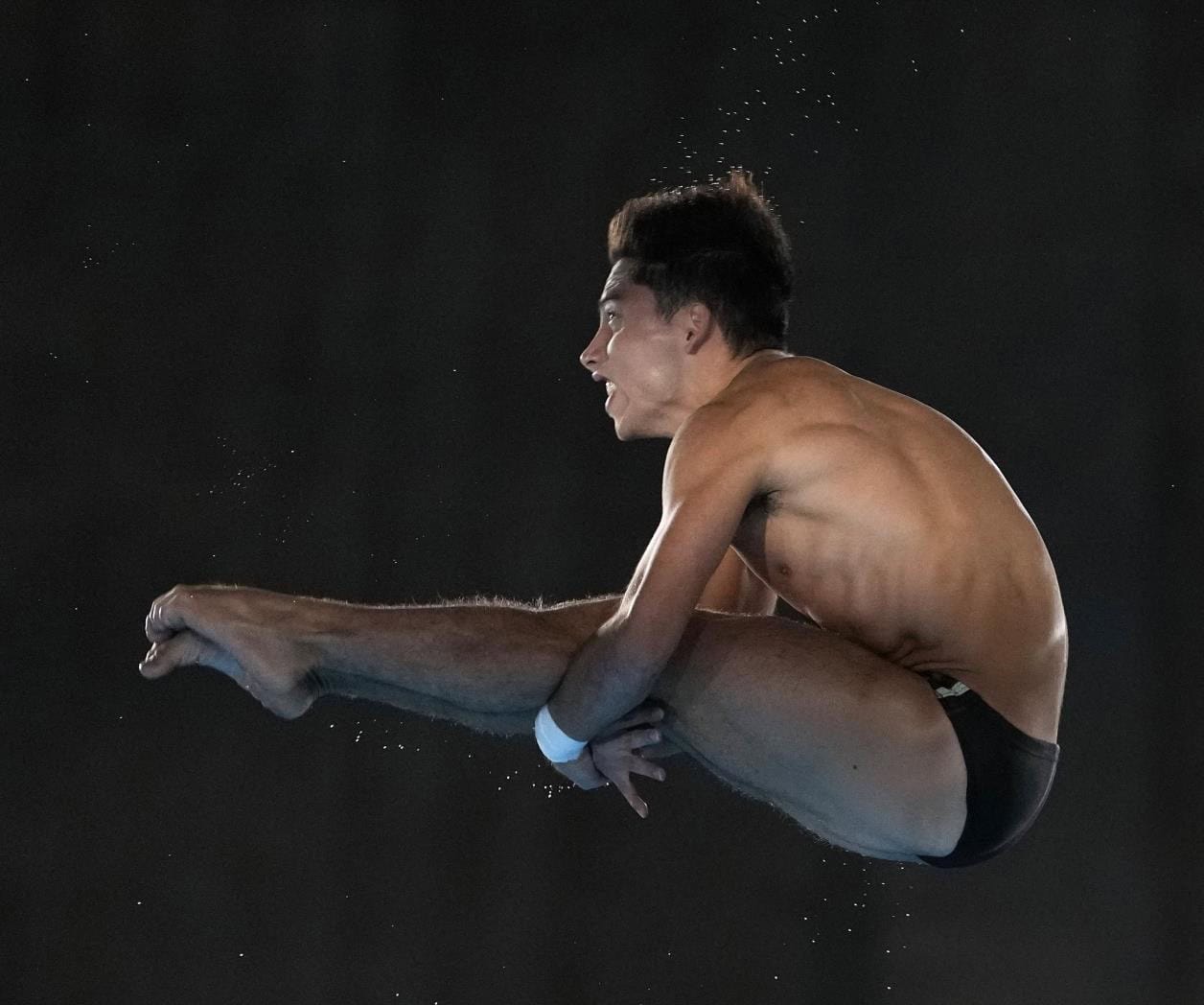 ¡Arriesgado salto! Randal Willars deja ir medalla para México