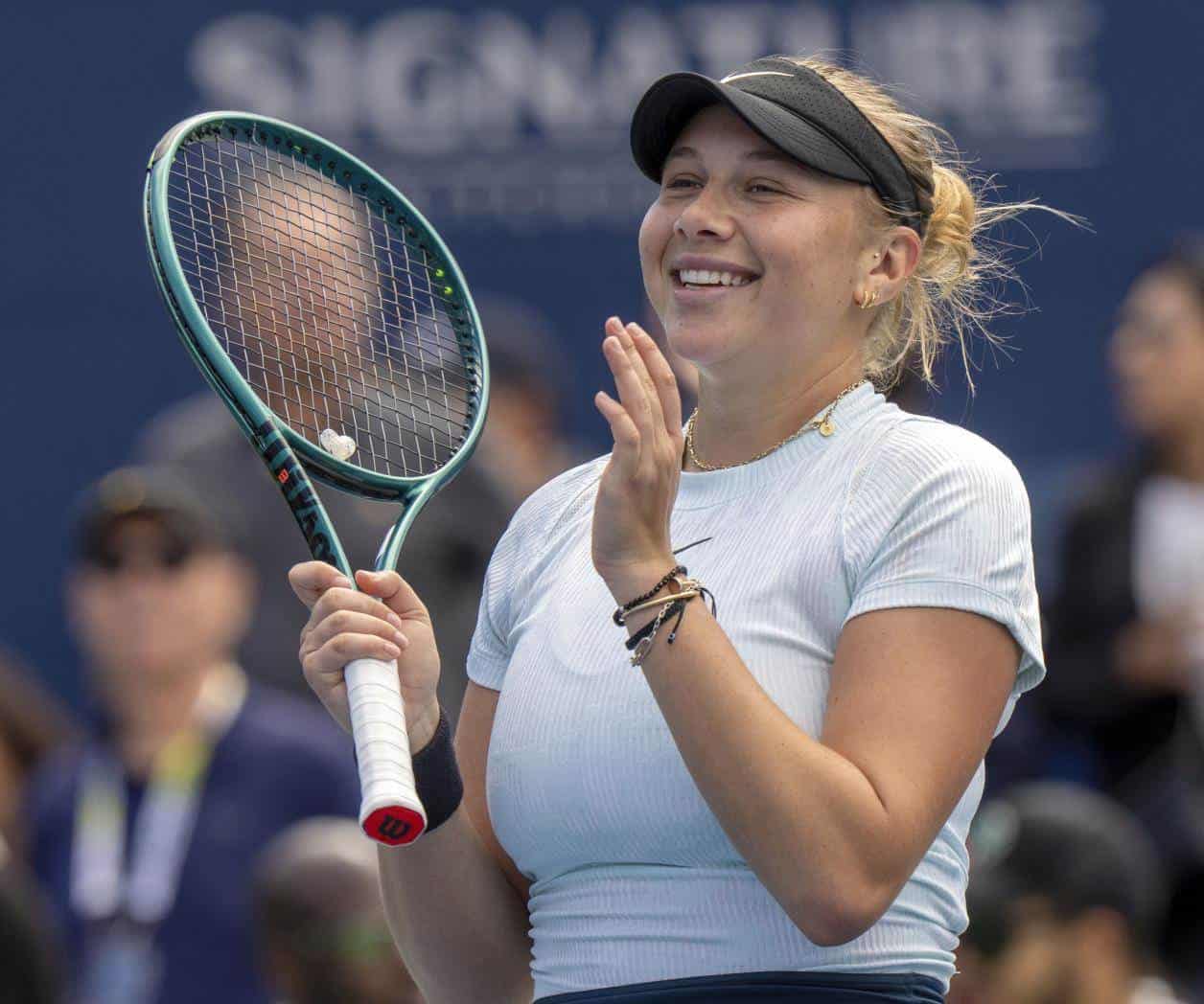 Amanda Anisimova vence a Emma Navarro en semifinal