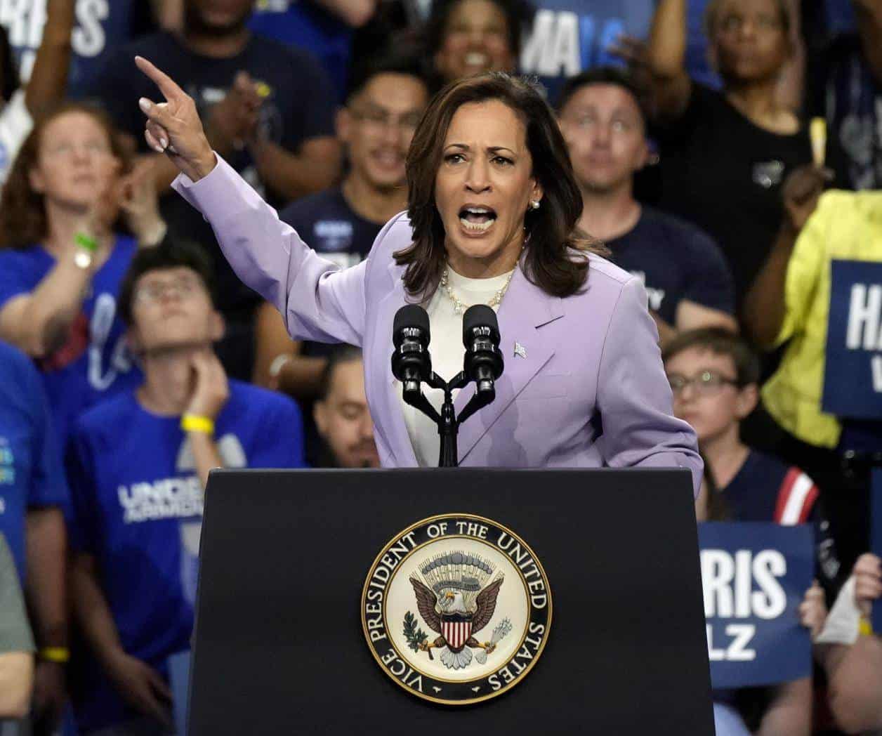 Kamala Harris promete trabajar para eliminar los impuestos a las propinas