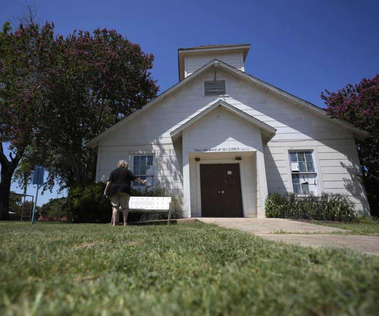 Demolición de una iglesia tras tiroteo en Texas