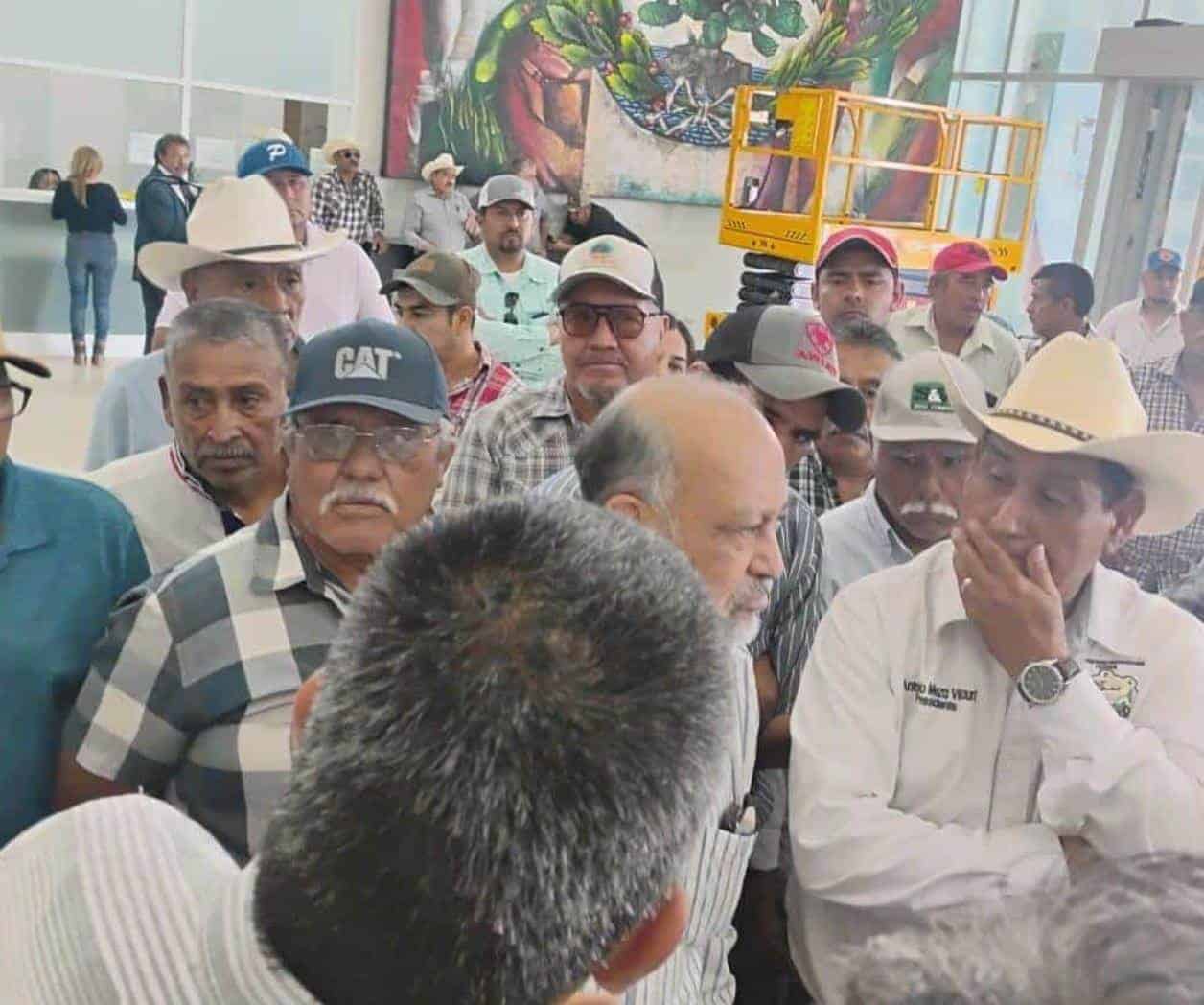 Piden recoger fertilizantes