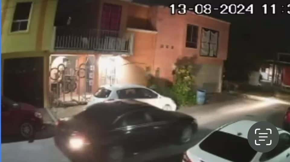 Choca varios vehículos en colonia de Reynosa y se da a la fuga Choca varios vehículos en colonia de Reynosa y se da a la fuga