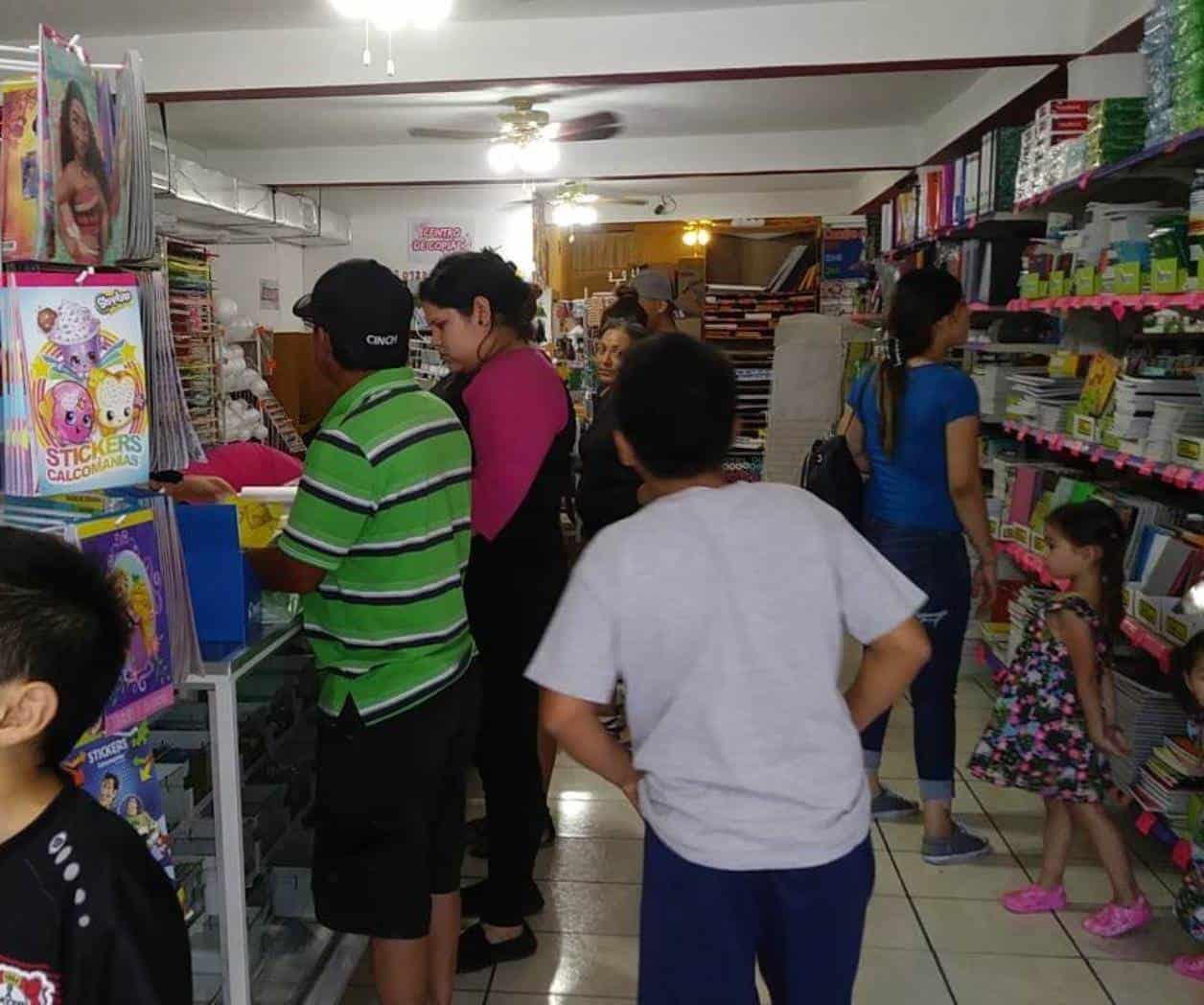 Anticipan padres compras de útiles