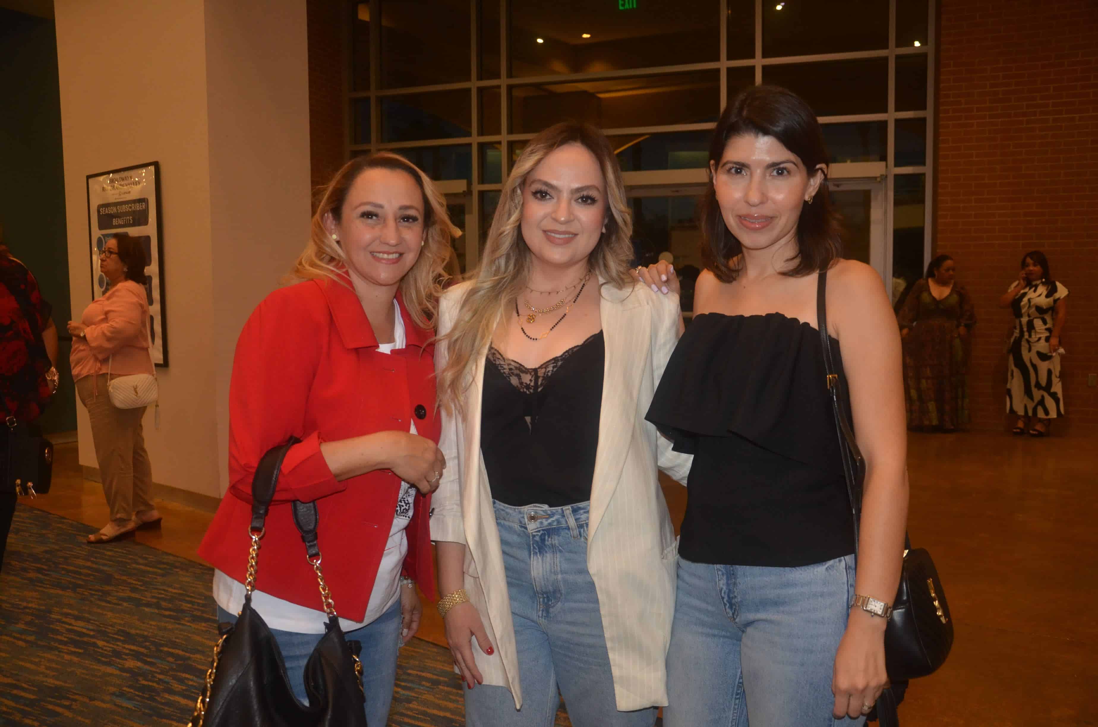 Leslie Partida, Silvia Campos y Karen Ramírez.