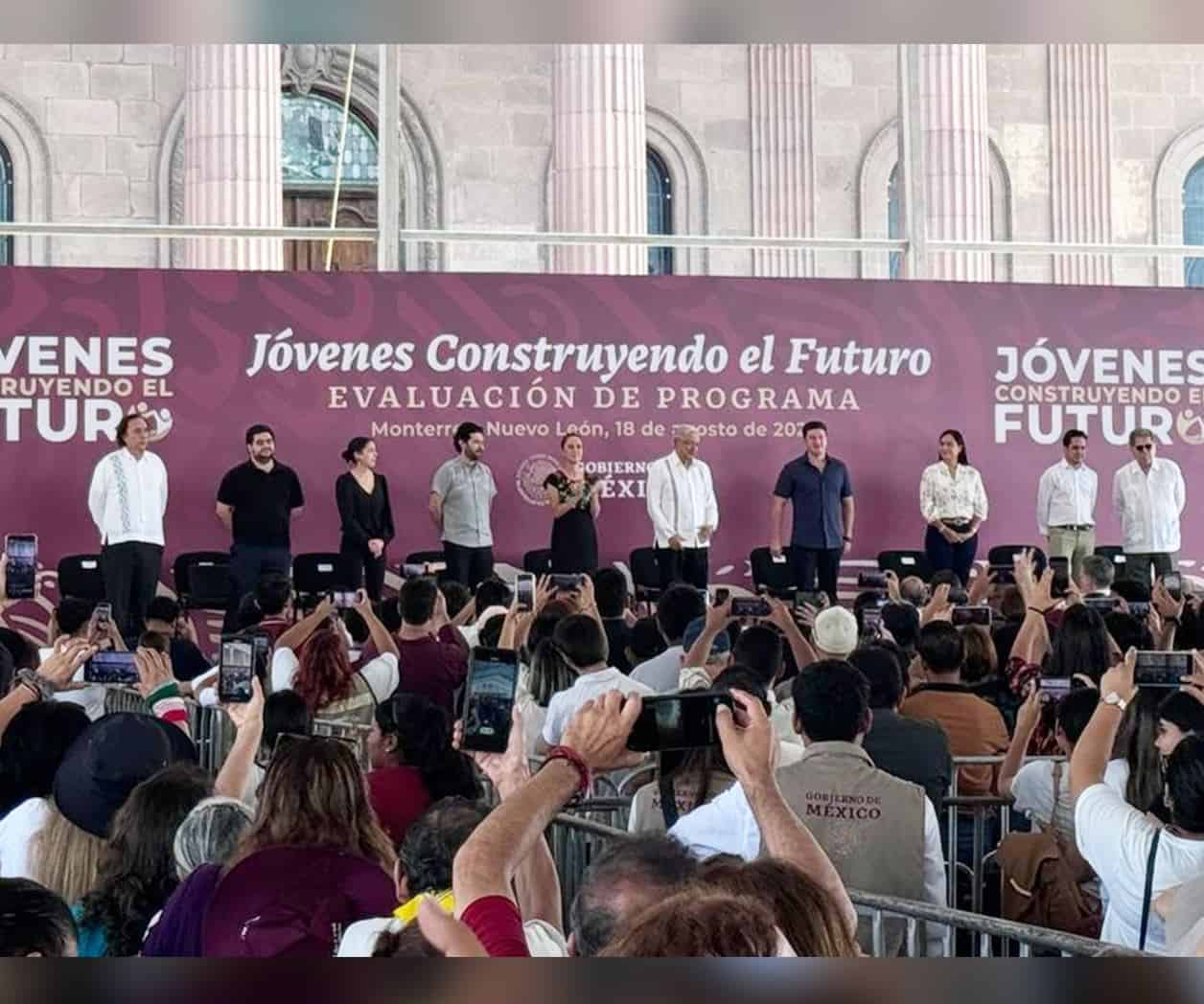 Samuel García es abucheado en evento con AMLO y Sheinbaum