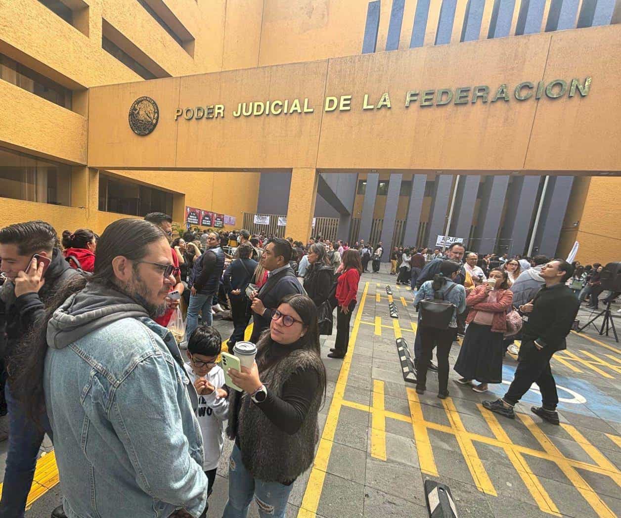 Inician paros de labores en sedes del Consejo de la Judicatura