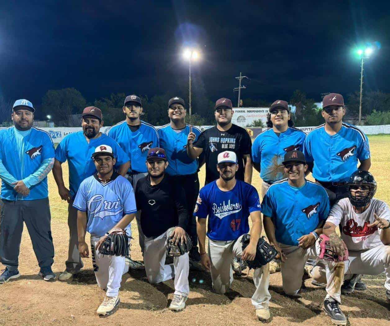 Mandan Coyotes en el torneo nocturno
