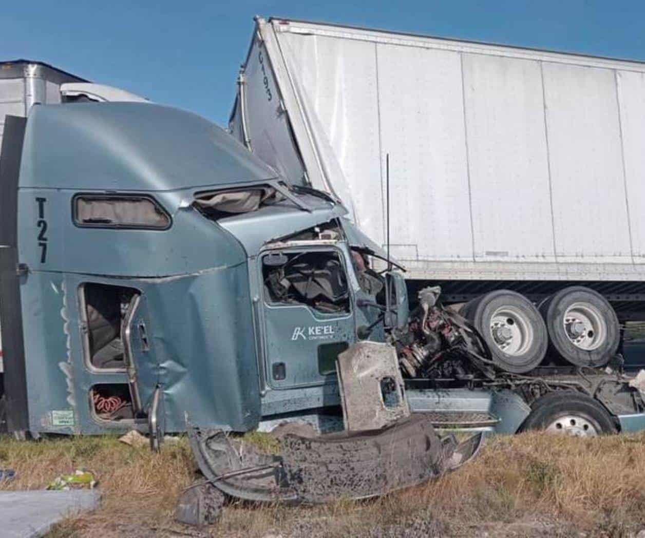 Choque de cinco camiones deja 2 heridos en Autopista Monterrey-Laredo