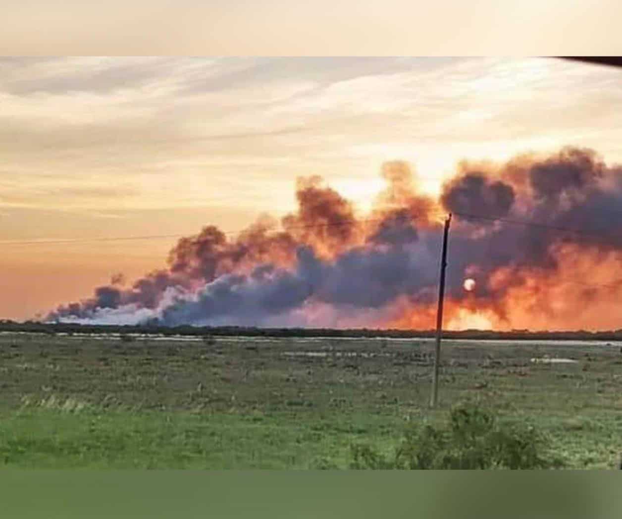 Matamoros amanece cubierto de humo por incendio en relleno sanitario