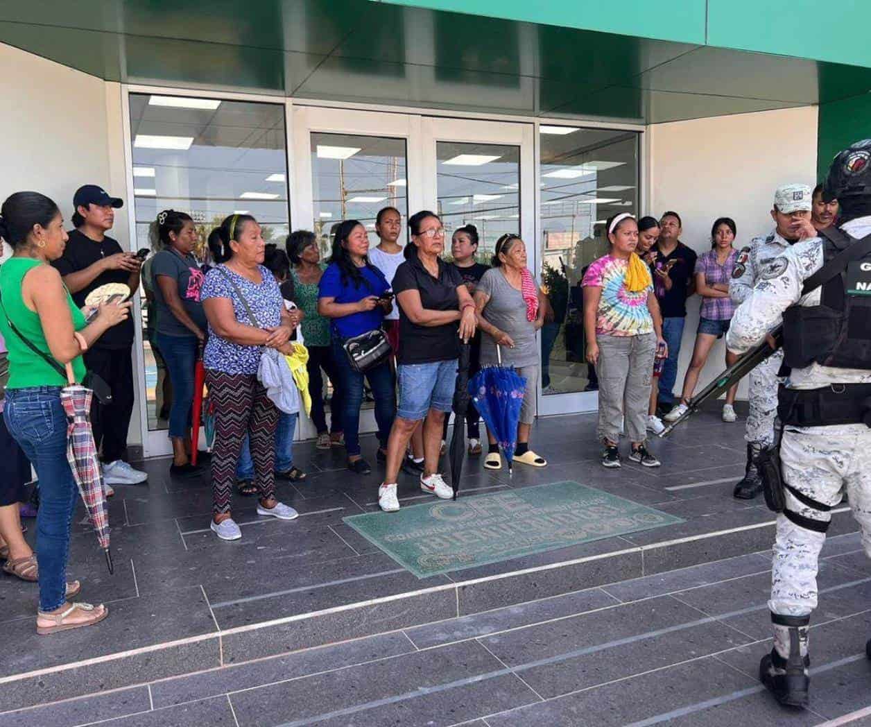 Protestan vecinos de Praderas de Élite por falta de energía eléctrica Protestan vecinos de Praderas de Élite por falta de energía eléctrica