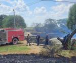 En riesgo una casa por fuerte incendio