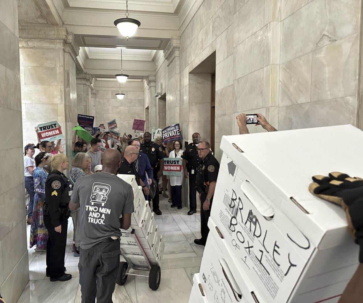 Rechaza peticiones para medida electoral sobre el derecho al aborto Rechaza peticiones para medida electoral sobre el derecho al aborto