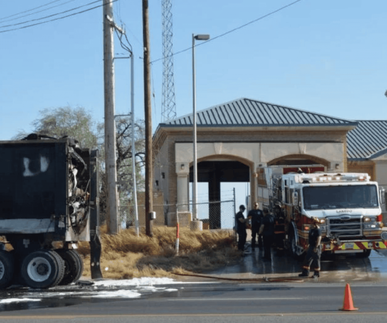 Arde carga de carros ‘chatarra’ Arde carga de carros ‘chatarra’