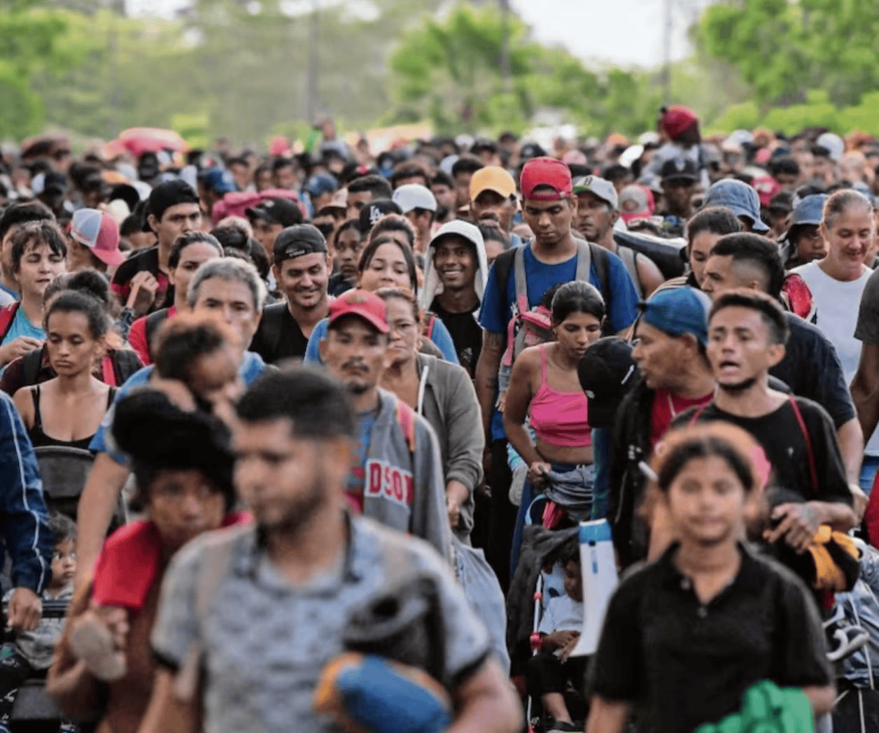 Permite paso de migrantes con cita en el CBP One