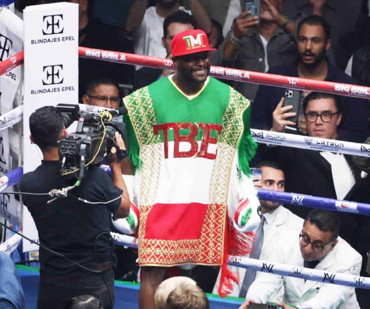 Floyd Mayweather Jr conquista México en pelea de exhibición