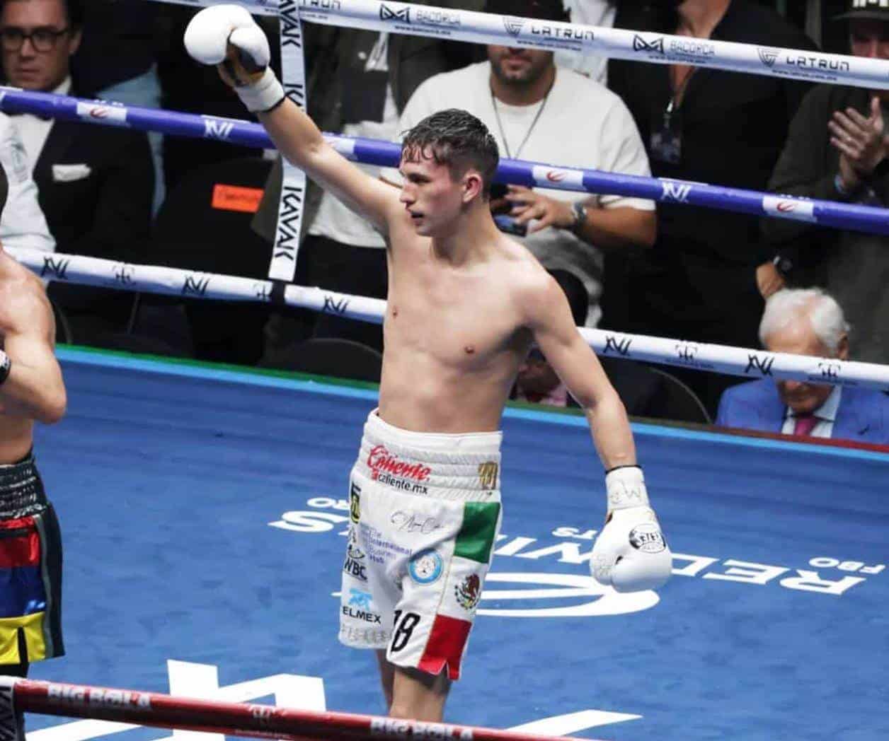 Rey Picasso triunfa en emocionante pelea por el título supergallo Rey Picasso triunfa en emocionante pelea por el título supergallo