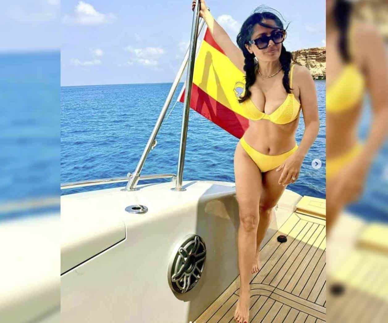 Salma Hayek luce hermoso bikini amarillo en Ibiza