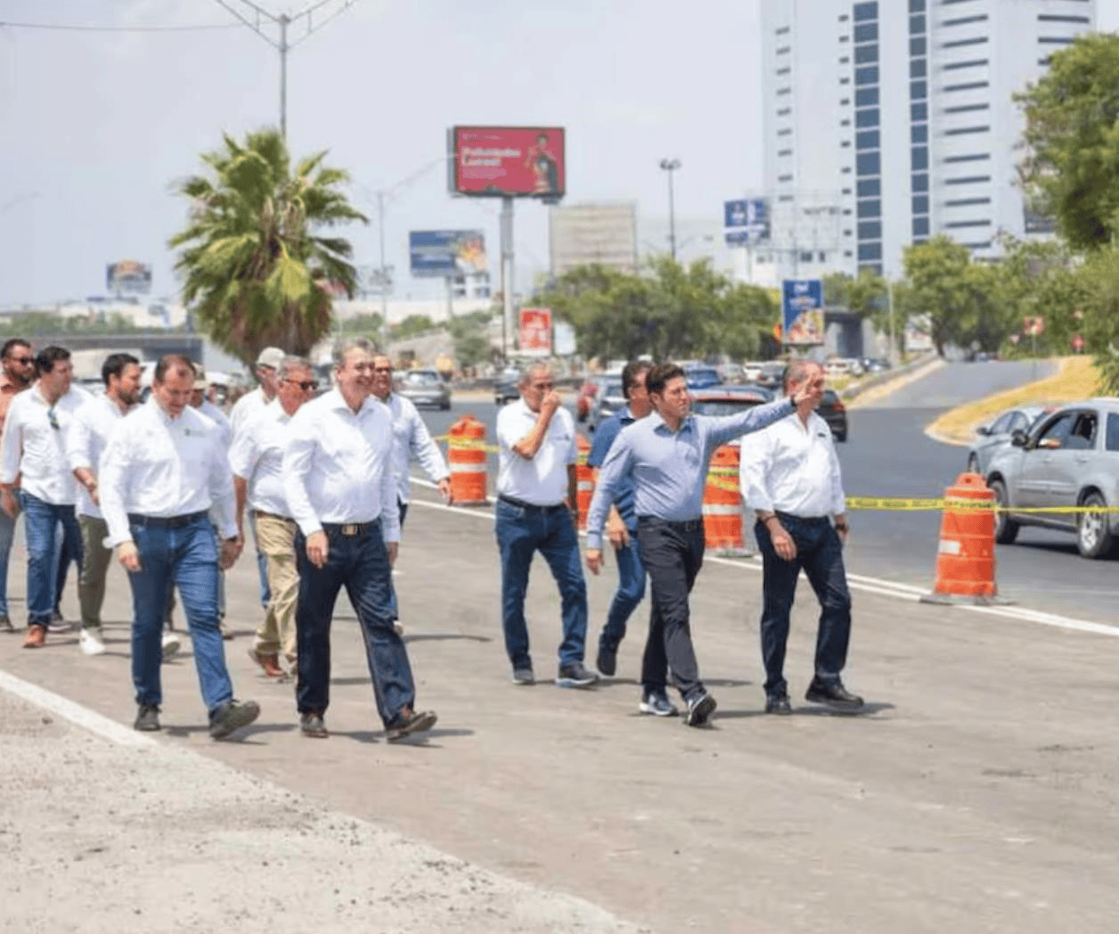 Samuel García cumple reapertura de Par Vial Constitución