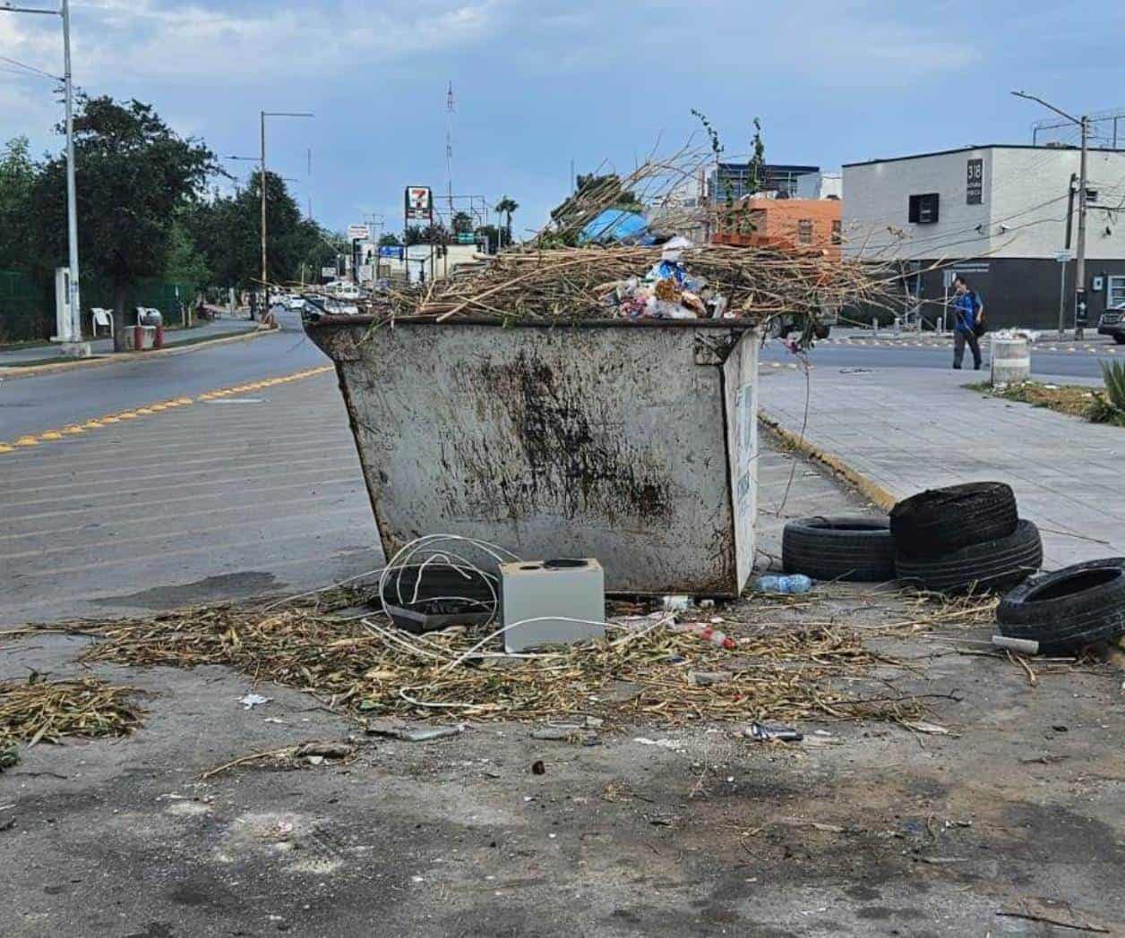 Saturan contenedores de basura en Zona Centro de Reynosa
