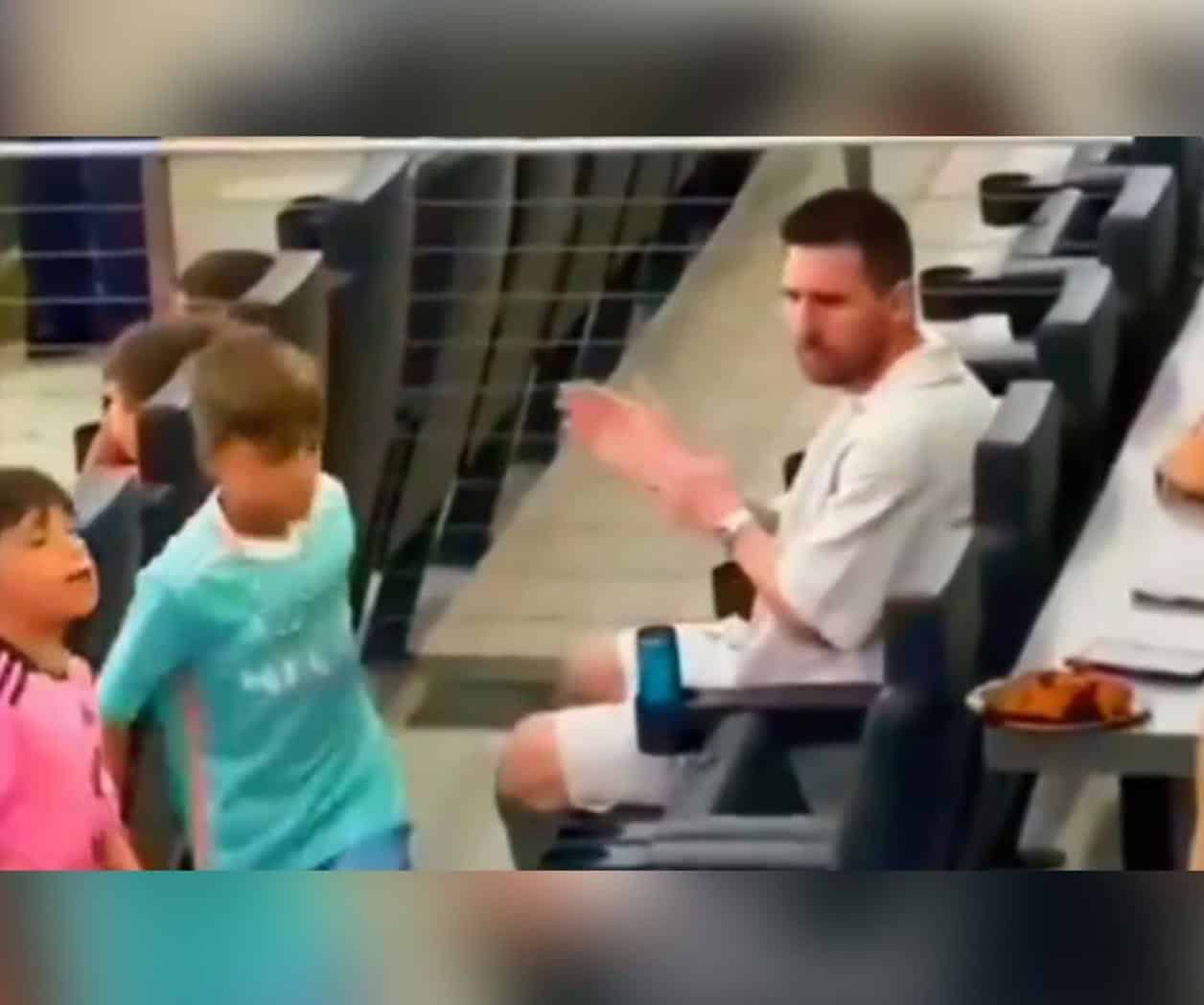 Lionel Messi saludó al hijo de Luis Suárez