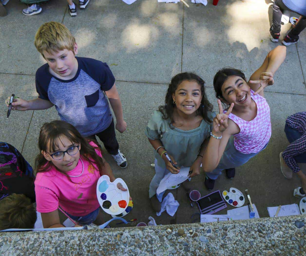 Escuelas compiten con los celulares Escuelas compiten con los celulares