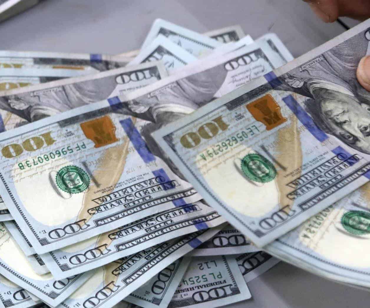 Dólar abre al alza en 19.50 pesos al mayoreo