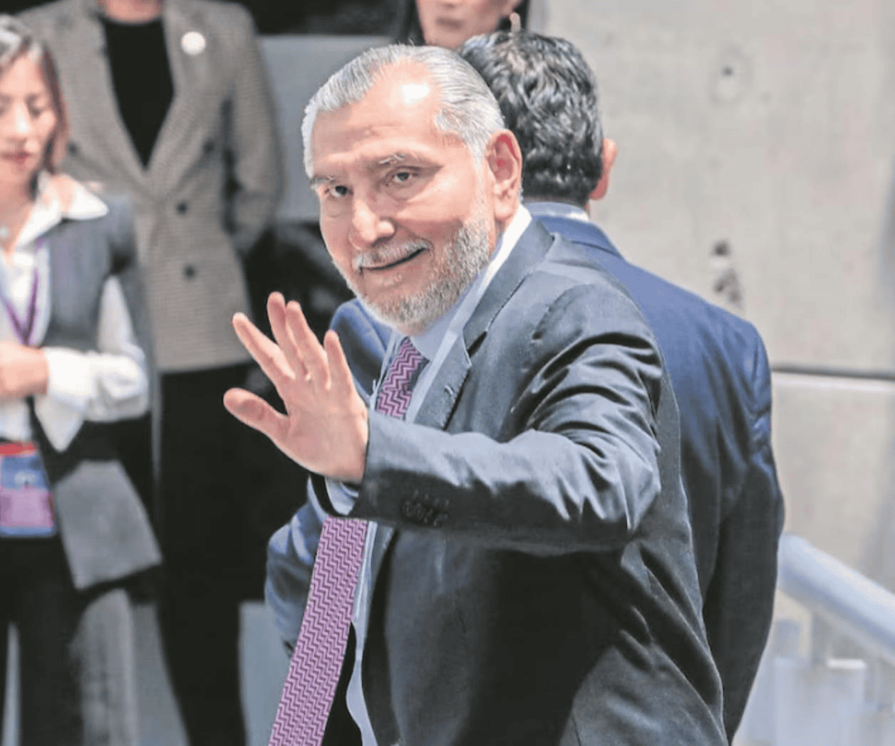 Adán Augusto niega que Morena comprará votos para mayoría en Senado Adán Augusto niega que Morena comprará votos para mayoría en Senado