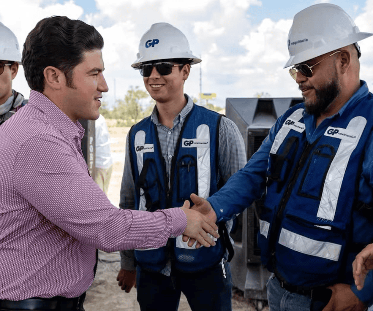 Samuel García recorre terrenos de la nueva planta de Volvo en Nuevo León