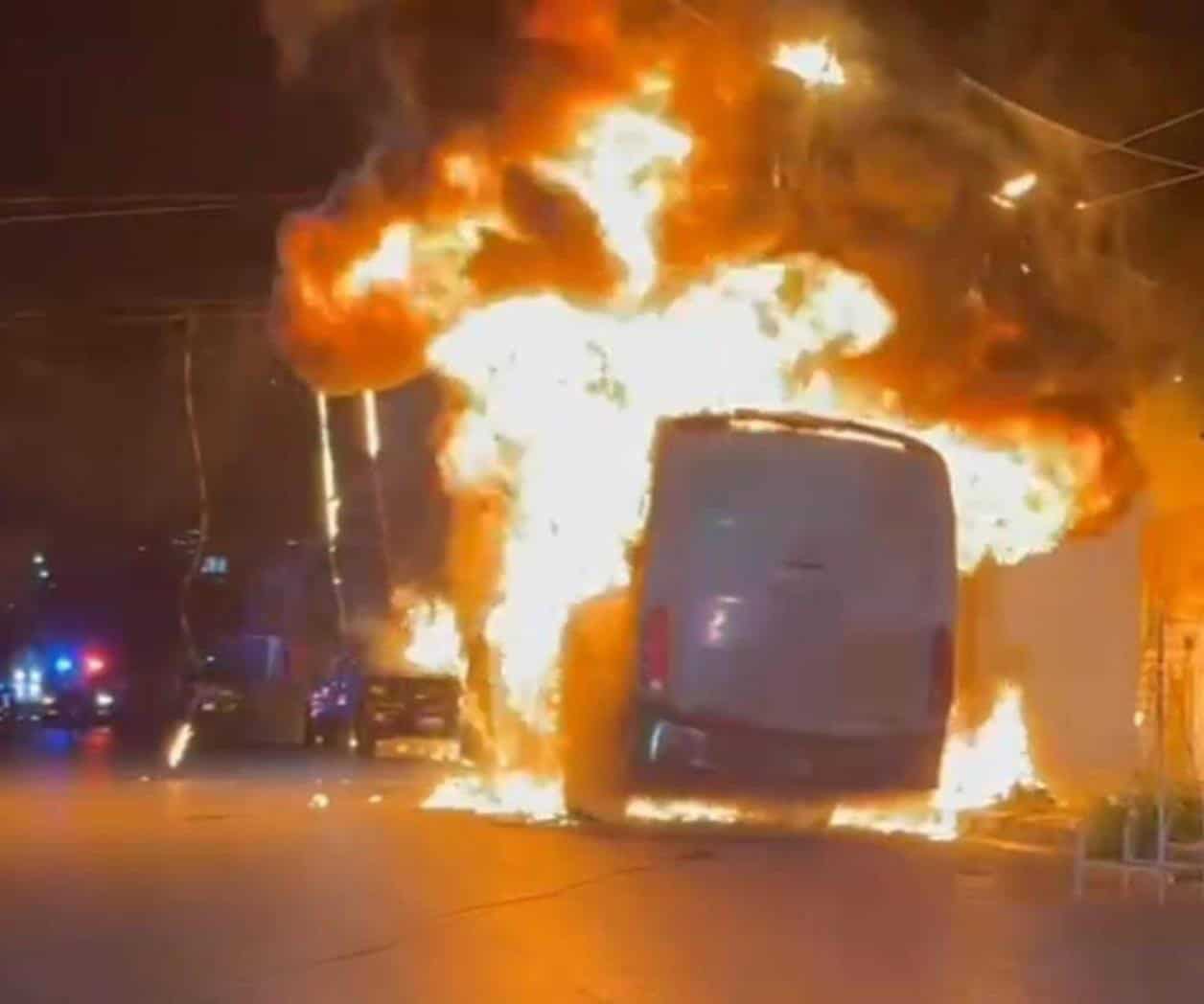 Incendio en Monterrey provoca evacuación y daños