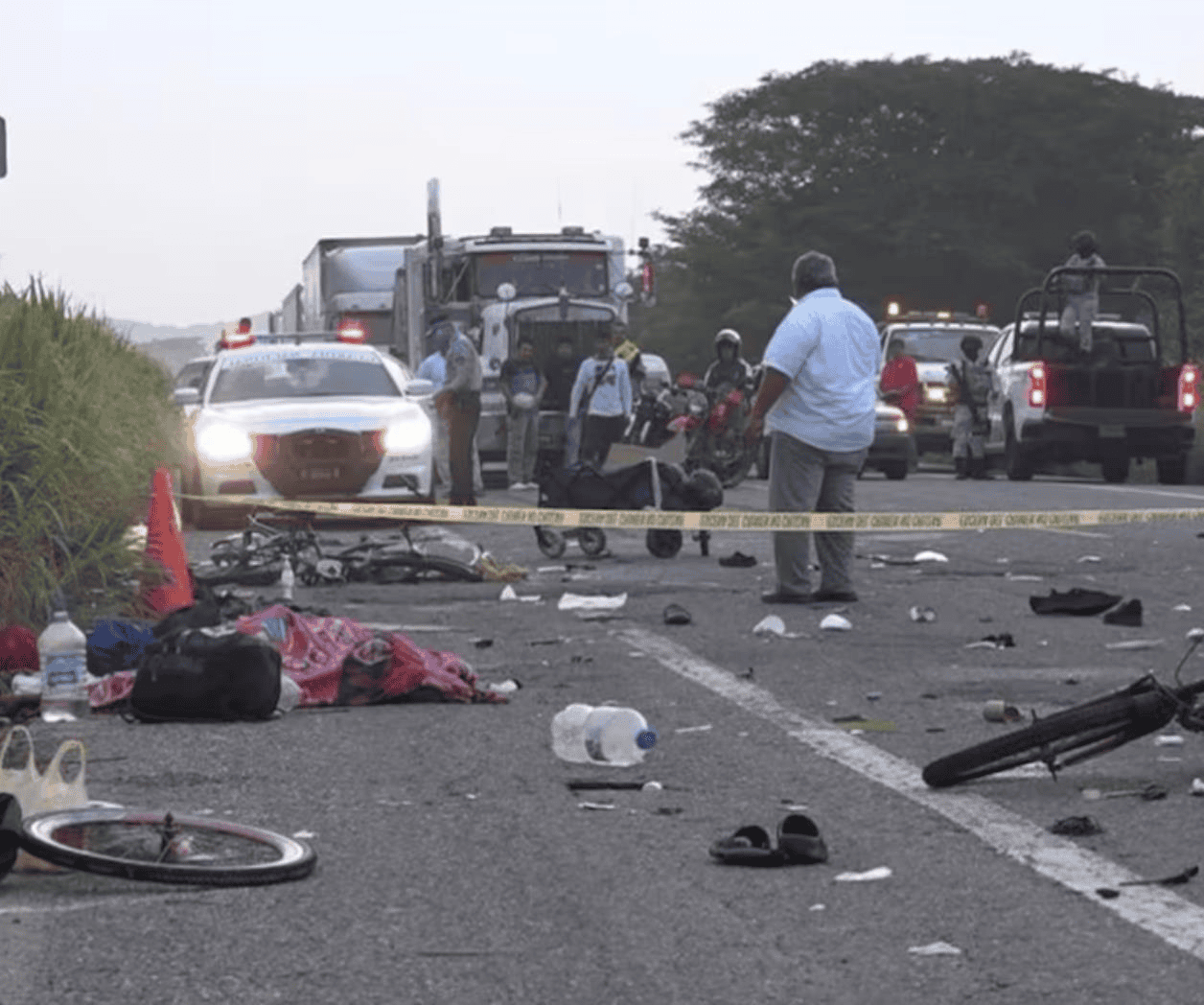 Tragedia en carretera de Oaxaca: 3 migrantes fallecidos Tragedia en carretera de Oaxaca: 3 migrantes fallecidos