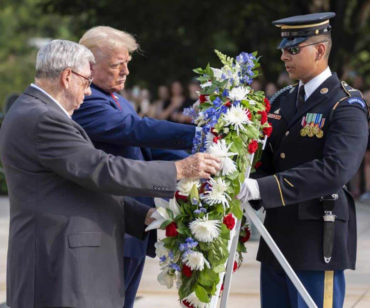Presencia de Donald Trump en Arlington causa controversia Presencia de Donald Trump en Arlington causa controversia